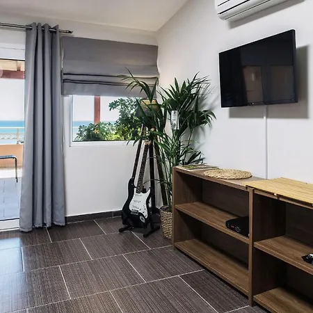 Level 3 Sea View Apartment *