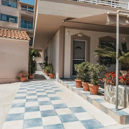 Level 3 Sea View Apartment *