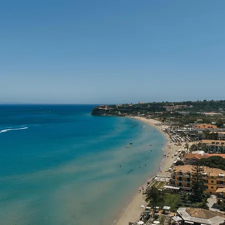 Level 3 Sea View Apartment *
